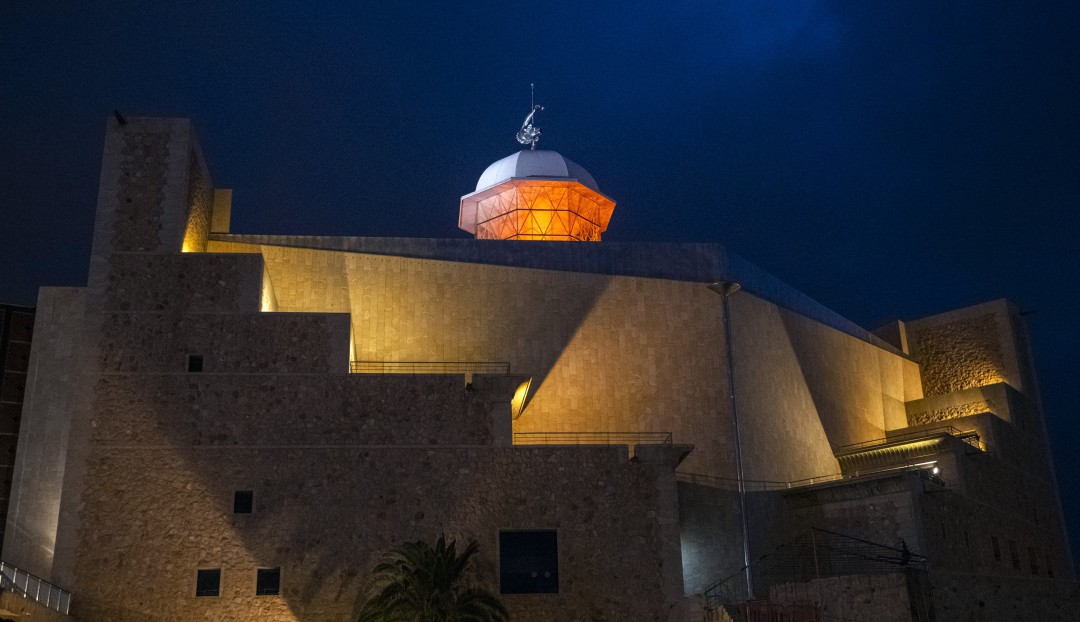 Imagen noticia - El Auditorio Alfredo Kraus se ilumina de naranja por la Semana Contra la Leucemia