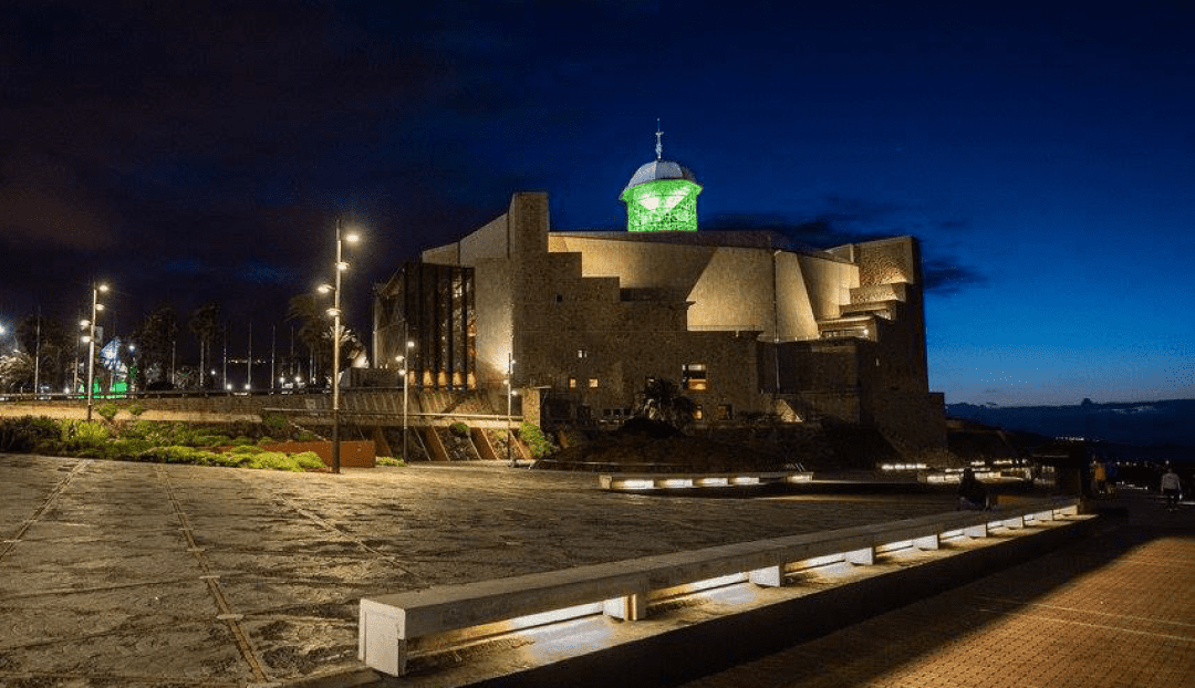 Imagen noticia - El Auditorio Alfredo Kraus se ilumina de verde en reconocimiento al Teléfono de la Esperanza